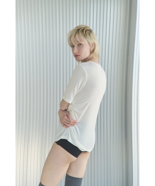 Muel Chic（ミュエルシック）の「Corin CS  コリンカットソー（Tシャツ/カットソー・レディース・ブラック/ホワイト/モカ・FREE）」の5枚目の写真
