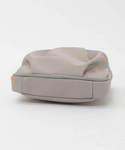 MK MICHEL KLEIN（エムケーミッシェルクラン）の「[撥水/超軽量]パイピングレザーデザインショルダーバッグ（ショルダーバッグ・レディース・キナリ/ボルドー・00）」の8枚目の写真