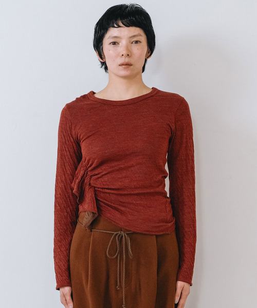 muller of yoshiokubo(ミュラーオブヨシオクボ)の「muller of yoshiokubo ミュラーオブヨシオクボ / CRINKLE JERSEY GATHER TOP クリンクルジャージーギャザートップス / MLF26105(Tシャツ/カットソー・レディース・ベージュ/ブラック/レッド・38/36)」の3枚目の写真