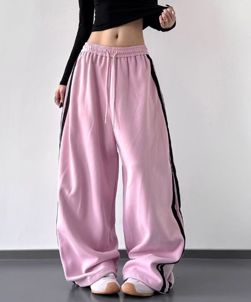 SHEPP（シープ）の「【26年秋冬新作】サイドライン ワイドトラックパンツ（スウェットパンツ・レディース・ピンク・L/M）」の5枚目の写真