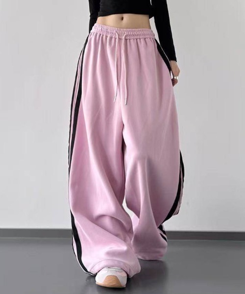 SHEPP（シープ）の「【26年秋冬新作】サイドライン ワイドトラックパンツ（スウェットパンツ・レディース・ピンク・L/M）」の4枚目の写真