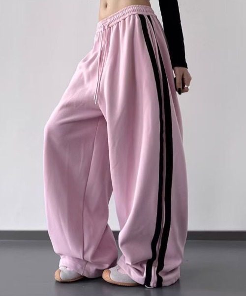 SHEPP（シープ）の「【26年秋冬新作】サイドライン ワイドトラックパンツ（スウェットパンツ・レディース・ピンク・L/M）」の3枚目の写真