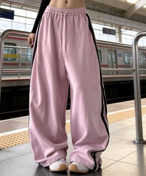 SHEPP（シープ）の「【26年秋冬新作】サイドライン ワイドトラックパンツ（スウェットパンツ・レディース・ピンク・L/M）」の11枚目の写真