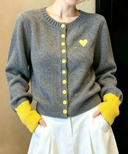 LUCPY(ラクピー)の「ハート刺繍 バイカラーニットカーディガン(カーディガン/ボレロ・レディース・イエロー/レッド/ブルー・SMALL/MEDIUM/LARGE)」の4枚目の写真