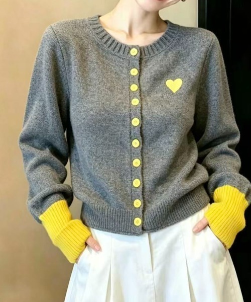 LUCPY(ラクピー)の「ハート刺繍 バイカラーニットカーディガン(カーディガン/ボレロ・レディース・イエロー/レッド/ブルー・SMALL/MEDIUM/LARGE)」の6枚目の写真