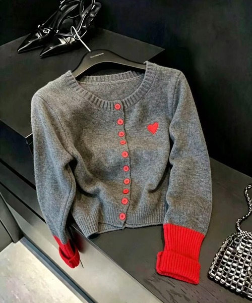 LUCPY(ラクピー)の「ハート刺繍 バイカラーニットカーディガン(カーディガン/ボレロ・レディース・イエロー/レッド/ブルー・SMALL/MEDIUM/LARGE)」の11枚目の写真