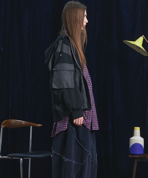 MAISON SPECIAL(メゾンスペシャル)の「《UNISEX》異素材ドッキングプライムオーバージップパーカー/Mixed Materials Docking Prime-Over Zip Hoodie【MAISON SPECIAL/メゾンスペシャル】(パーカー・メンズ・ブラック・2/1/0)」の4枚目の写真