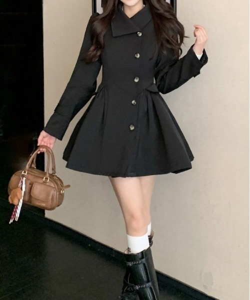 &soiree(アンドソワレ)の「サイドボタンウエストタックフレアショートコート(その他アウター・レディース・ブラック・SMALL/MEDIUM/X-LARGE/LARGE)」の1枚目の写真