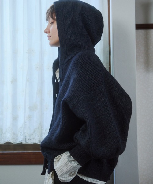 VION(ヴィオン)の「ボリュームスリーブフードニットカーディガン / Volume Sleeve Hooded Knit Cardigan(カーディガン/ボレロ・レディース・ブラック/ワイン・FREE)」の1枚目の写真