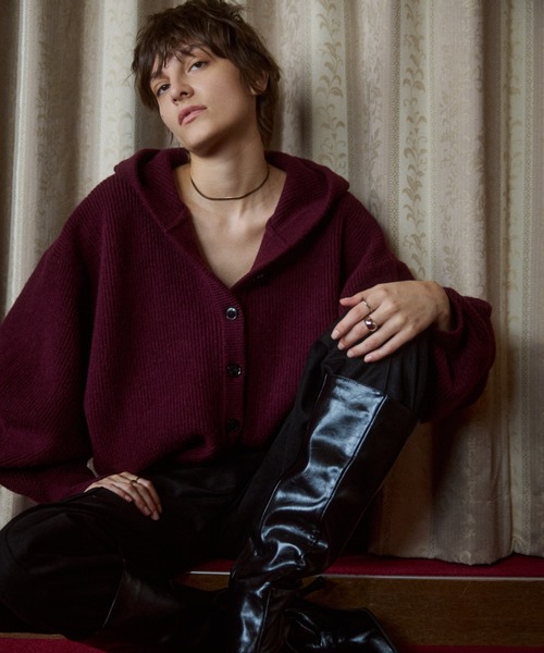VION(ヴィオン)の「ボリュームスリーブフードニットカーディガン / Volume Sleeve Hooded Knit Cardigan(カーディガン/ボレロ・レディース・ブラック/ワイン・FREE)」の22枚目の写真
