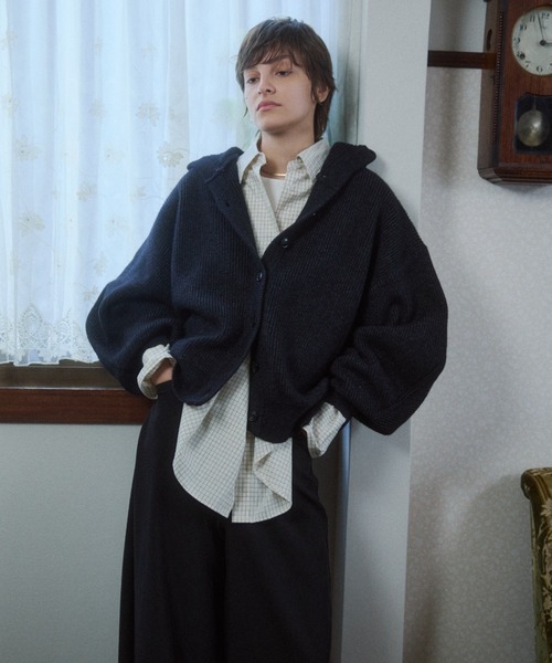 VION(ヴィオン)の「ボリュームスリーブフードニットカーディガン / Volume Sleeve Hooded Knit Cardigan(カーディガン/ボレロ・レディース・ブラック/ワイン・FREE)」の9枚目の写真