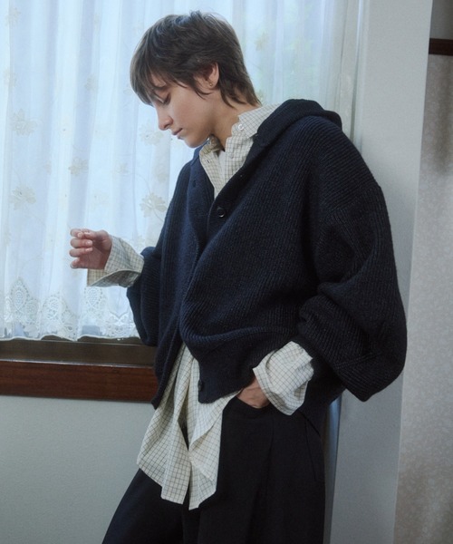 VION(ヴィオン)の「ボリュームスリーブフードニットカーディガン / Volume Sleeve Hooded Knit Cardigan(カーディガン/ボレロ・レディース・ブラック/ワイン・FREE)」の8枚目の写真