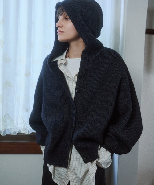 VION(ヴィオン)の「ボリュームスリーブフードニットカーディガン / Volume Sleeve Hooded Knit Cardigan(カーディガン/ボレロ・レディース・ブラック/ワイン・FREE)」の12枚目の写真