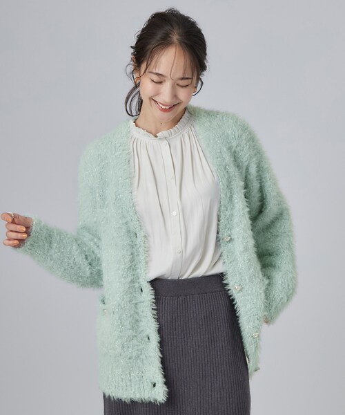 SHOO・LA・RUE(シューラルー)の「【洗濯機可】ふわふわフェザーⅤネックカーディガン(ニット/セーター・レディース・ライトグレー/オフホワイト/グリーン系・00)」の19枚目の写真
