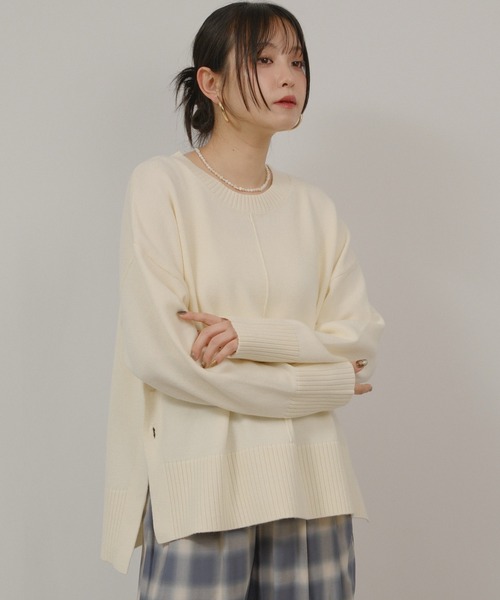 palm RICHE(ポームリシュ)の「サイドスリットボタンデザインもっちりニット(ニット/セーター・レディース・オフホワイト/サックスブルー/ライトイエロー/チャコールグレー・M)」の1枚目の写真