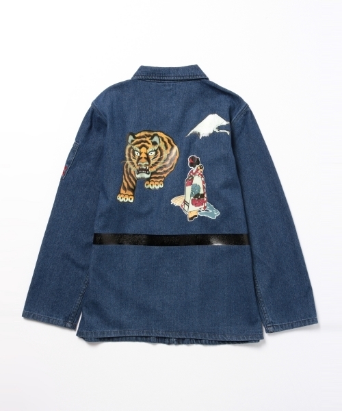 Ray BEAMS（レイビームス）の「TOGA ODDS&ENDS / プリントデニム ジャケット（ブルゾン・レディース・ネイビー・ONE SIZE）」の3枚目の写真