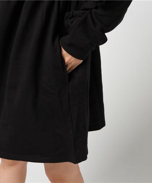 PUNYUS（プニュズ）の「裏毛フリルワンピース（ワンピース・レディース・ブラウン/ブラック/レッド・2/4/1/3）」の5枚目の写真