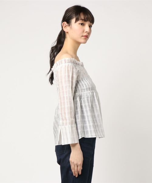 RANDA(ランダ)の「カフス付きオフショルブラウス(シャツ/ブラウス・レディース・ホワイト/ブラック/ネイビー・1/0)」の6枚目の写真