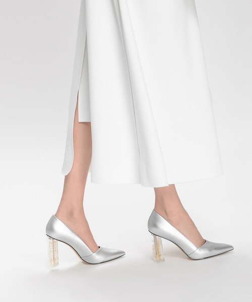 CHARLES & KEITH(チャールズ & キース)の「フローラルルーサイトヒールパンプス / FLORAL LUCITE HEEL PUMPS(パンプス・レディース・ブラック/シルバー・22.5cm/23cm/23.5cm/24.5cm/25cm)」の9枚目の写真