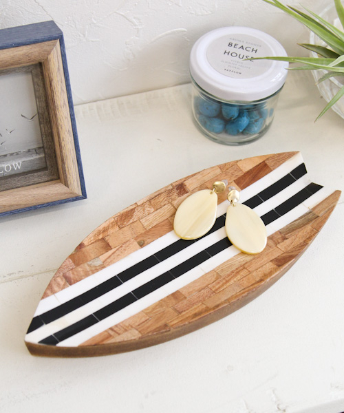 BAYFLOW（ベイフロー）の「サーフボードウッドトレ－（キッチンツール・レディース・その他1/その他2・0）」の2枚目の写真