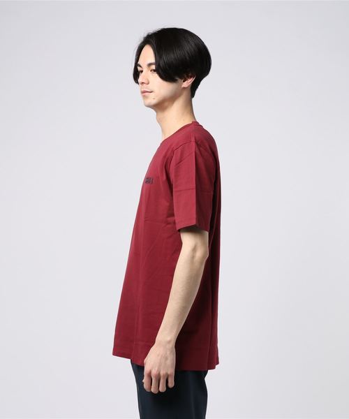 HUGO(ヒューゴ)の「レギュラーフィット ショートスリーブ クルーネック Tシャツ ウィズ HUGOリバースロゴ(Tシャツ/カットソー・メンズ・バーガンディー/ブルー・XS/L/M/S/XL)」の4枚目の写真
