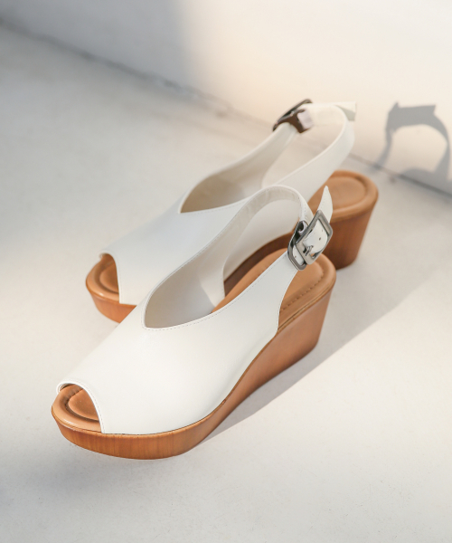 LOWRYS FARM(ローリーズファーム)の「バックストラップサンダル 826742(サンダル・レディース・ブラック/ブラウン/オフホワイト/パイソン・MEDIUM/LARGE)」の2枚目の写真