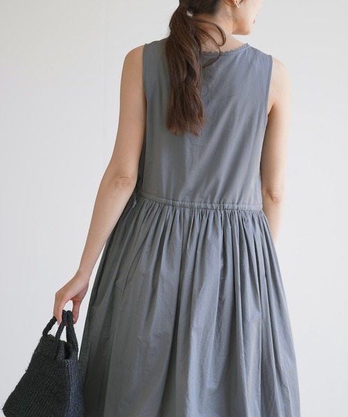 rps（アールピーエス）の「コットンボイルノースリーブワンピース（ワンピース・レディース・ブラック/パープル/ネイビー/ブルー/グリーン/マスタード/ダークベージュ/グレー系その他3/ダークネイビー/ブルーグリーン・M）」の17枚目の写真