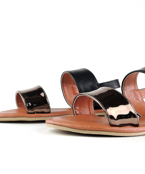 Una gardenia（ウナガルデニア）の「バックストラップメタリックフラットササンダル □（サンダル・レディース・ブラック/ベージュ・LL/S/M/L）」の15枚目の写真