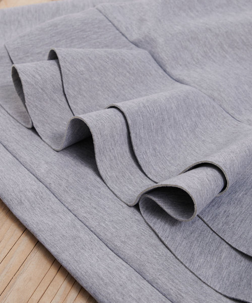 classicalelf（クラシカルエルフ）の「バックフリルミドル丈スウェットボンディング無地ジップアップパーカー（パーカー・レディース・ブラック/ベージュ/グレー/アイボリー・MEDIUM/LARGE/X-LARGE）」の6枚目の写真