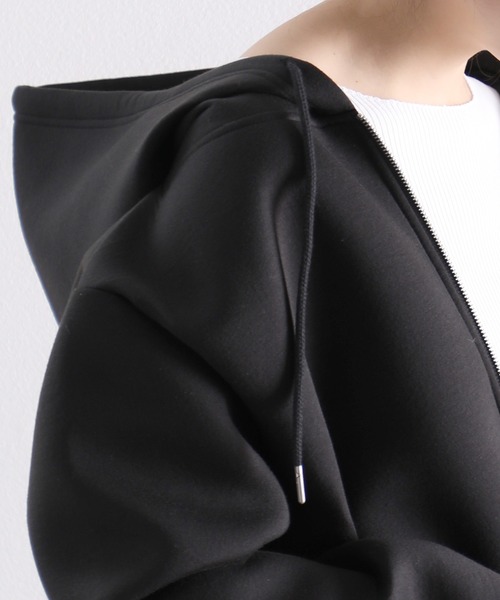 classicalelf（クラシカルエルフ）の「バックフリルミドル丈スウェットボンディング無地ジップアップパーカー（パーカー・レディース・ブラック/ベージュ/グレー/アイボリー・MEDIUM/LARGE/X-LARGE）」の13枚目の写真