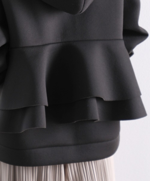 classicalelf（クラシカルエルフ）の「バックフリルミドル丈スウェットボンディング無地ジップアップパーカー（パーカー・レディース・ブラック/ベージュ/グレー/アイボリー・MEDIUM/LARGE/X-LARGE）」の15枚目の写真