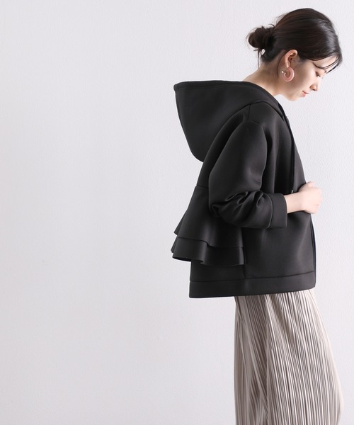 classicalelf（クラシカルエルフ）の「バックフリルミドル丈スウェットボンディング無地ジップアップパーカー（パーカー・レディース・ブラック/ベージュ/グレー/アイボリー・MEDIUM/LARGE/X-LARGE）」の16枚目の写真