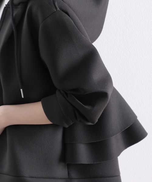 classicalelf（クラシカルエルフ）の「バックフリルミドル丈スウェットボンディング無地ジップアップパーカー（パーカー・レディース・ブラック/ベージュ/グレー/アイボリー・MEDIUM/LARGE/X-LARGE）」の17枚目の写真