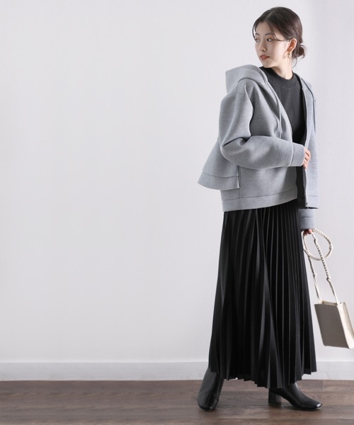 classicalelf（クラシカルエルフ）の「バックフリルミドル丈スウェットボンディング無地ジップアップパーカー（パーカー・レディース・ブラック/ベージュ/グレー/アイボリー・MEDIUM/LARGE/X-LARGE）」の18枚目の写真