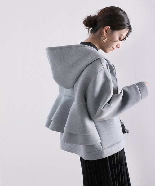 classicalelf（クラシカルエルフ）の「バックフリルミドル丈スウェットボンディング無地ジップアップパーカー（パーカー・レディース・ブラック/ベージュ/グレー/アイボリー・MEDIUM/LARGE/X-LARGE）」の19枚目の写真