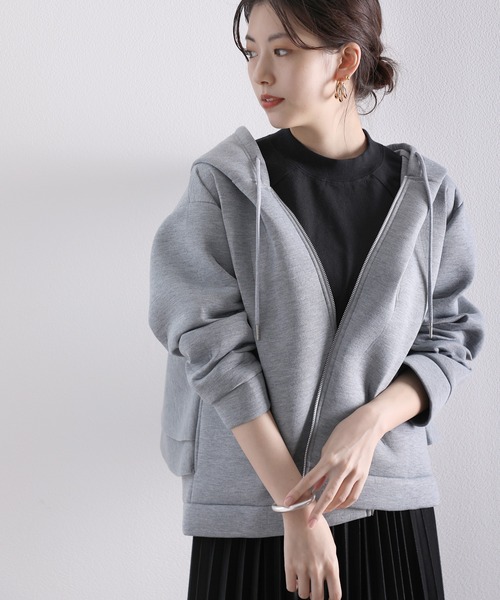 classicalelf（クラシカルエルフ）の「バックフリルミドル丈スウェットボンディング無地ジップアップパーカー（パーカー・レディース・ブラック/ベージュ/グレー/アイボリー・MEDIUM/LARGE/X-LARGE）」の20枚目の写真