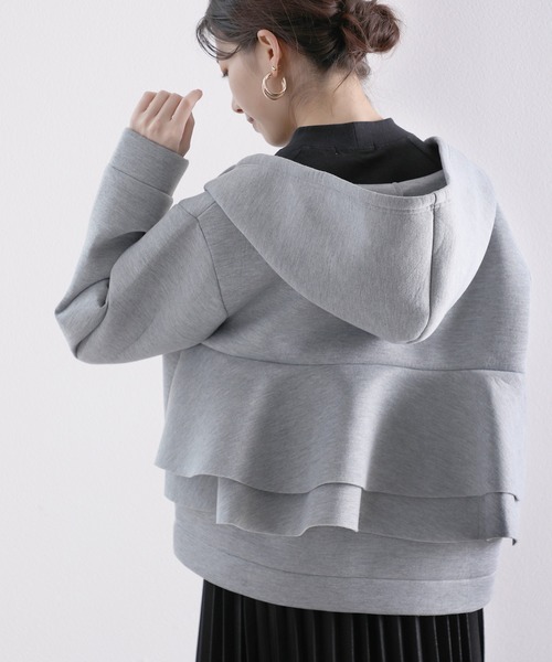 classicalelf（クラシカルエルフ）の「バックフリルミドル丈スウェットボンディング無地ジップアップパーカー（パーカー・レディース・ブラック/ベージュ/グレー/アイボリー・MEDIUM/LARGE/X-LARGE）」の21枚目の写真