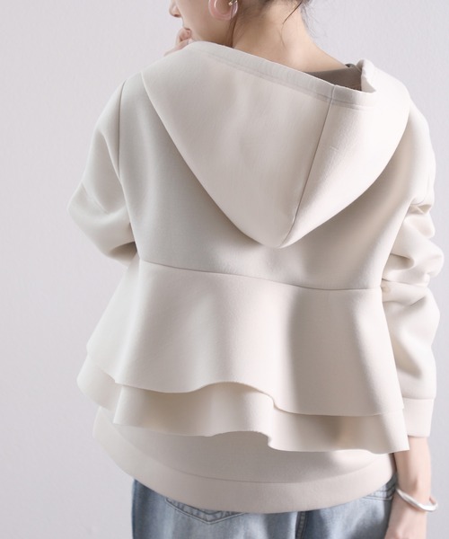 classicalelf（クラシカルエルフ）の「バックフリルミドル丈スウェットボンディング無地ジップアップパーカー（パーカー・レディース・ブラック/ベージュ/グレー/アイボリー・MEDIUM/LARGE/X-LARGE）」の22枚目の写真