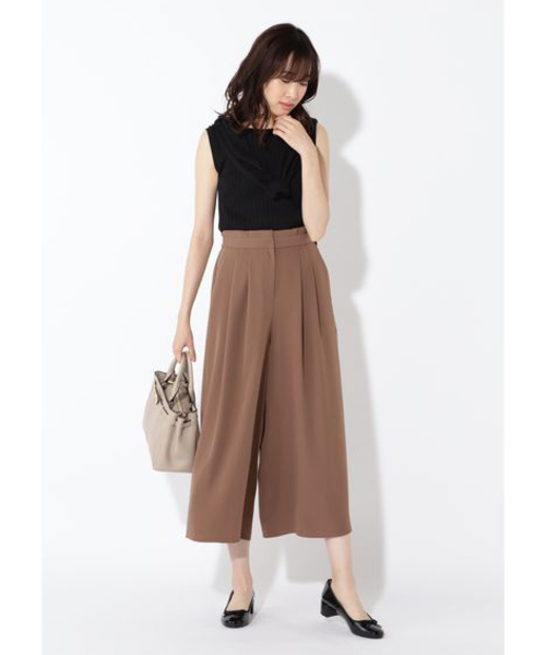 NATURAL BEAUTY BASIC（ナチュラルビューティーベーシック）の「タックイージーワイドパンツ（その他パンツ・レディース・ブラック/ブラウン・SMALL/MEDIUM）」の4枚目の写真