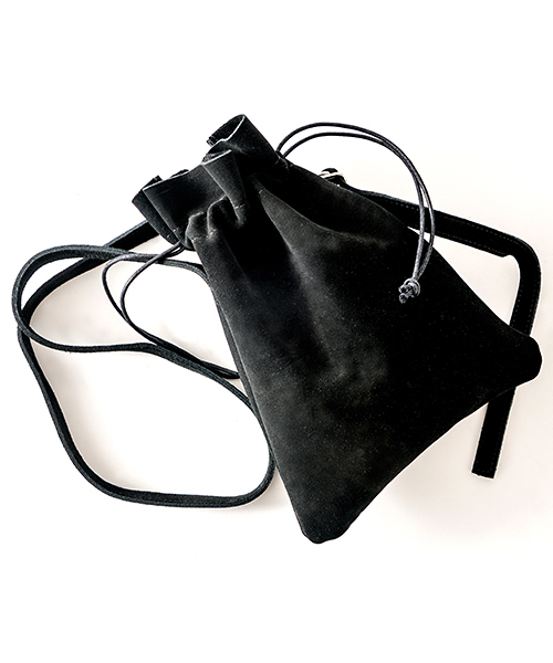 DEVICE(ディバイス)の「【インフルエンサー多数着用】Rename スエード 巾着バッグ / ショルダーバッグ (ユニセックス)(ショルダーバッグ)」|ブラック