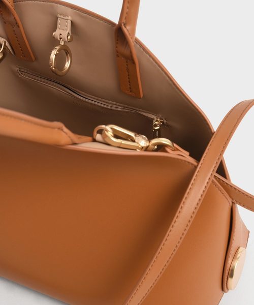 CHARLES & KEITH（チャールズ & キース）の「スネークプリント トップハンドルラージドームバッグ / Snake Print Top Handle Large Dome Bag（ハンドバッグ・レディース・ブラック/ベージュ/タン/クリーム・L）」の16枚目の写真