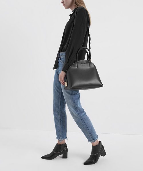 CHARLES & KEITH（チャールズ & キース）の「スネークプリント トップハンドルラージドームバッグ / Snake Print Top Handle Large Dome Bag（ハンドバッグ・レディース・ブラック/ベージュ/タン/クリーム・L）」の9枚目の写真