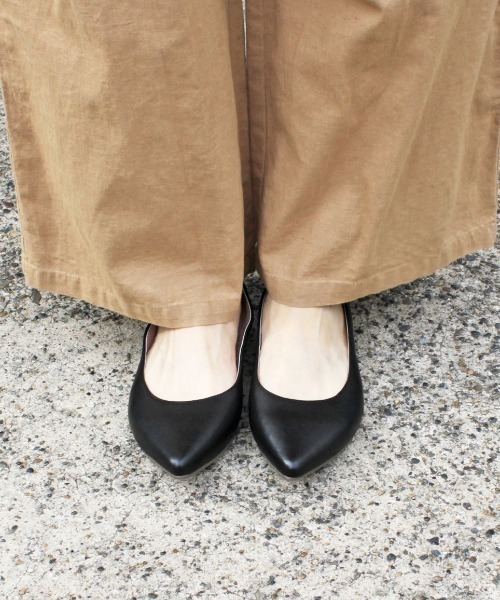 あしながおじさん（アシナガオジサン）の「〈あしながおじさん〉ポインテッドトゥパンプス（パンプス・レディース・ブラック/ピンク/プラチナム・22.5cm/23.5cm/24.5cm/23.0cm/24.0cm）」の2枚目の写真