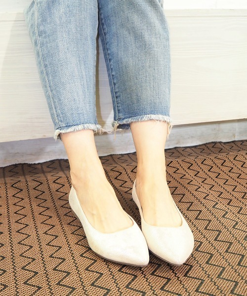 あしながおじさん（アシナガオジサン）の「〈あしながおじさん〉ポインテッドトゥパンプス（パンプス・レディース・ブラック/ピンク/プラチナム・22.5cm/23.5cm/24.5cm/23.0cm/24.0cm）」の10枚目の写真