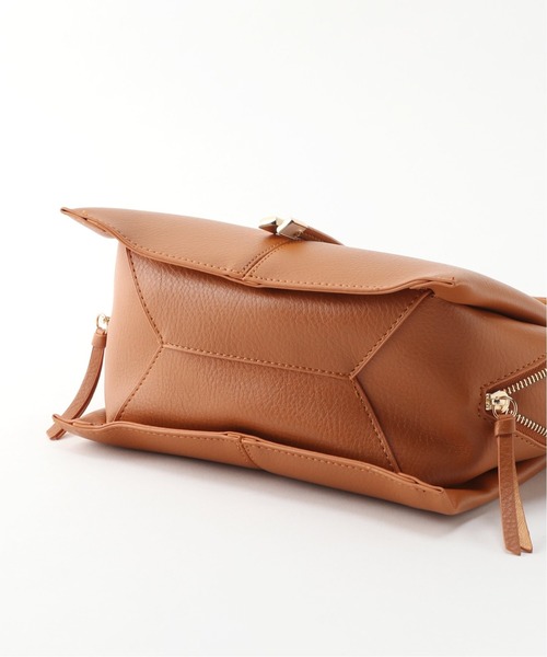 B.C STOCK（ベーセーストック）の「サイドファスナートートBAG（ショルダーバッグ・レディース・ブラック/ベージュ/キャメル・FREE）」の6枚目の写真