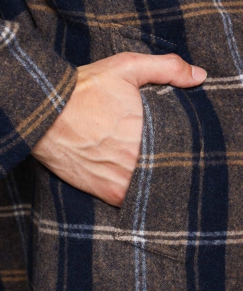 MICHEL KLEIN HOMME   （ミッシェルクランオム）の「コート（接結リバーチェック）（ステンカラーコート・メンズ・ブラック/ネイビー・48/51/46）」の10枚目の写真