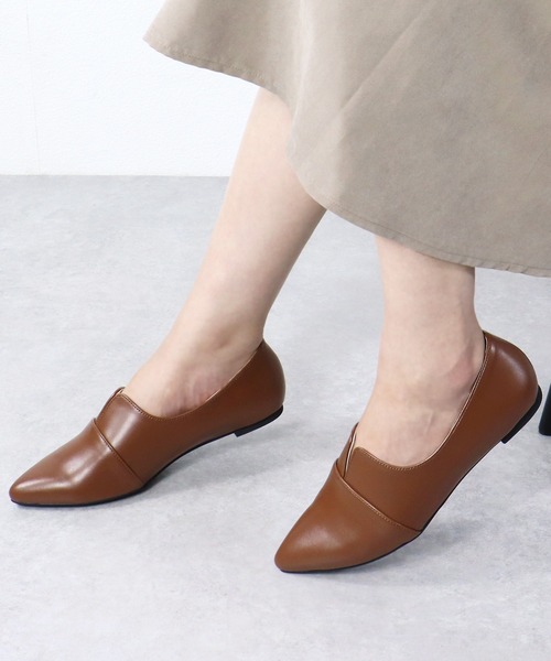 LibertyDoll（リバティードール）の「Liberty Doll / センターセパレートフラット センタースリットパンプス(1106)（パンプス・レディース・ブラック/ダークブラウン/ブラウン/シルバー/ワイン/ネイビー/パイソン/ホワイト/ベージュ/グレイッシュベージュ/ブラウン系その他/ブラック系その他/ブラウン系その他2/ゴールド・LL/3L/S/M/L/SS/XL）」の5枚目の写真