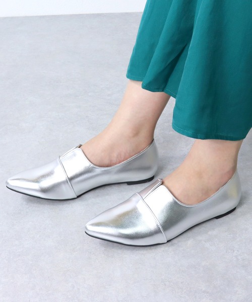 LibertyDoll（リバティードール）の「Liberty Doll / センターセパレートフラット センタースリットパンプス(1106)（パンプス・レディース・ブラック/ダークブラウン/ブラウン/シルバー/ワイン/ネイビー/パイソン/ホワイト/ベージュ/グレイッシュベージュ/ブラウン系その他/ブラック系その他/ブラウン系その他2/ゴールド・LL/3L/S/M/L/SS/XL）」の12枚目の写真