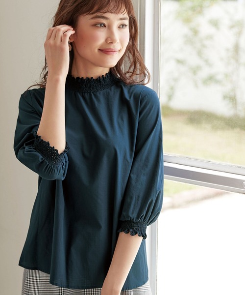 BELLUNA（ベルーナ）の「レース使いシャーリングデザインブラウス（シャツ/ブラウス・レディース・ターコイズブルー/ピンク/オフホワイト/ネイビー・MEDIUM/LARGE/X-LARGE/XX-LARGE/XXX-LARGE/XXXX-LARGE）」の8枚目の写真