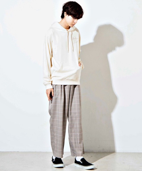 WEGO（ウィゴー）の「WEGO/シンプル刺繍ロゴプルパーカー（パーカー・メンズ・ベージュ/オフホワイト/グリーン・LARGE/SMALL/MEDIUM）」の9枚目の写真